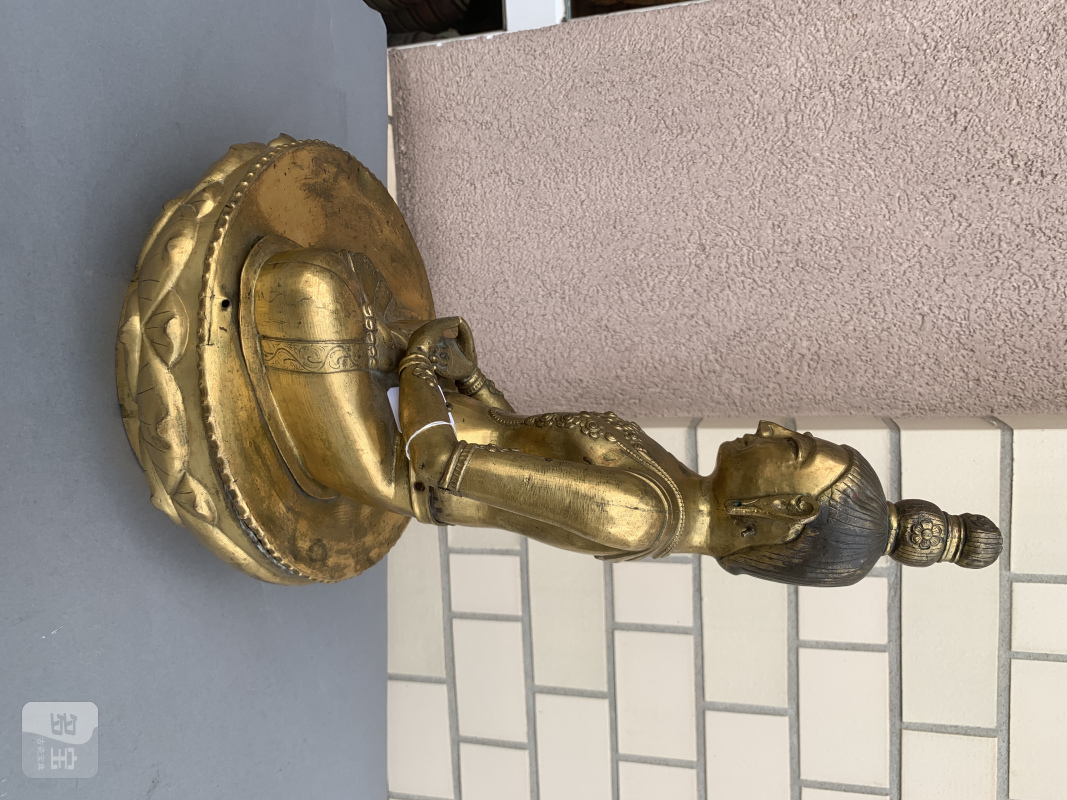 A gilt-repoussé figure of Amitayus - 图7